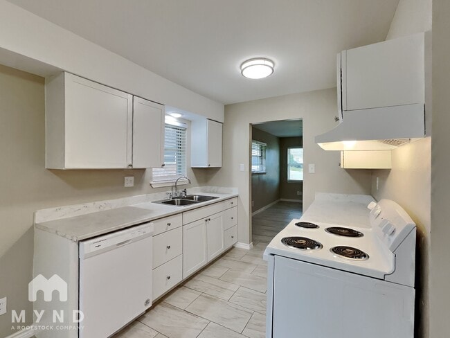 1303 Cardinal Dr in Ennis, TX - Building Photo - Building Photo
