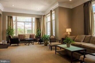 851 N Glebe Rd in Arlington, VA - Building Photo - Building Photo