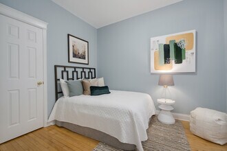 3805 N Ravenswood Ave, Unit 1 in Chicago, IL - Building Photo - Building Photo