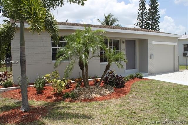 243 SW 9th St-Unit -243 in Dania Beach, FL - Building Photo