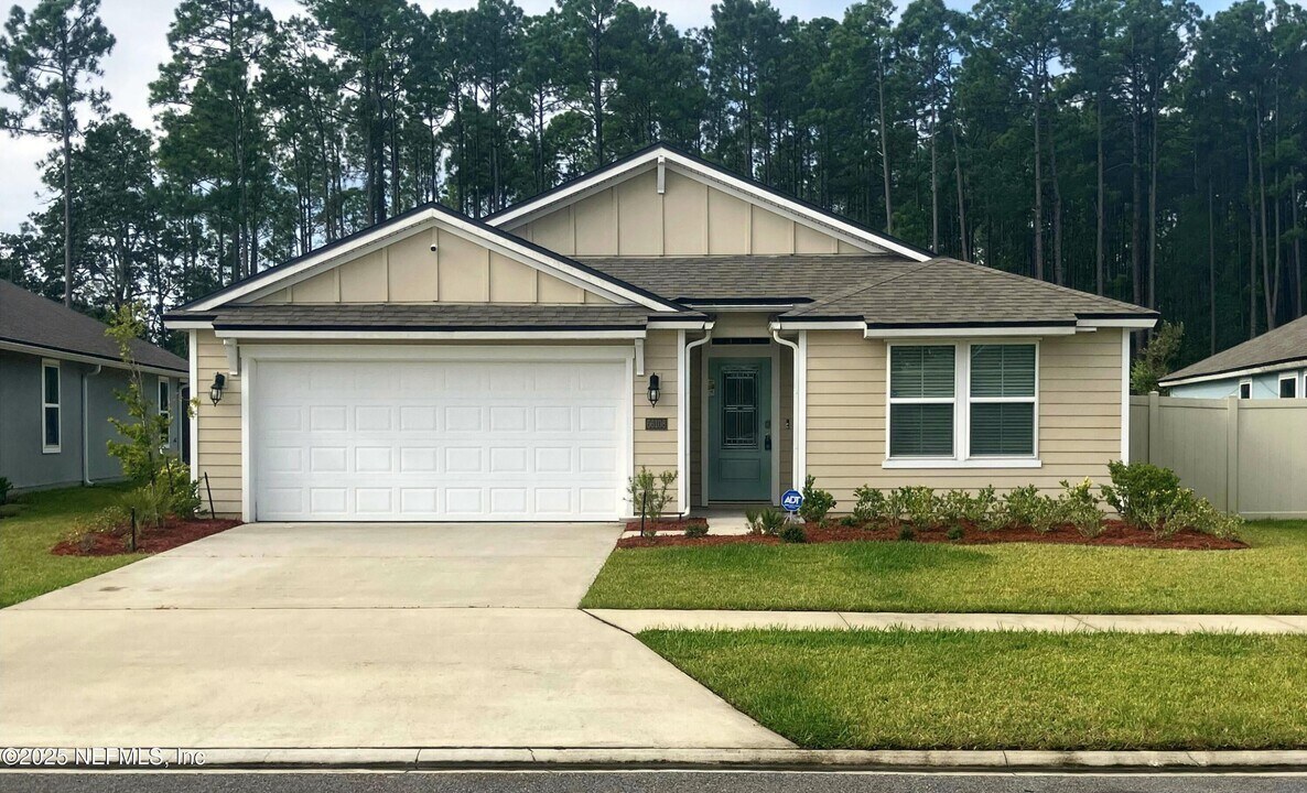 66108 Edgewater Dr in Yulee, FL - Building Photo