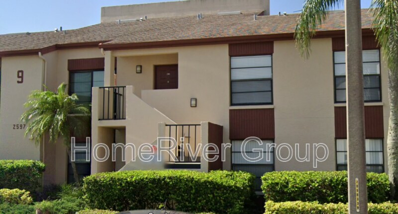2597 Countryside Blvd in Clearwater, FL - Building Photo