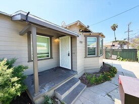 4989 Trojan Ave in San Diego, CA - Building Photo
