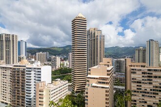 Waikiki Marina Towers in Honolulu, HI - Foto de edificio - Building Photo