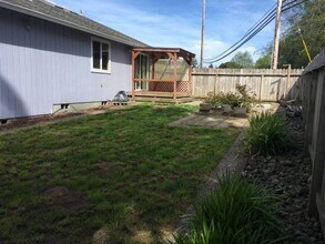 2200 Silverbrook Ct in Mckinleyville, CA - Building Photo - Building Photo