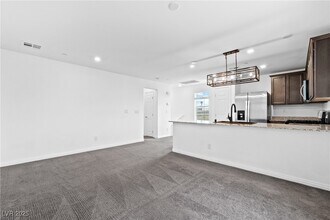 5231 Dubris Dr in Las Vegas, NV - Foto de edificio - Building Photo