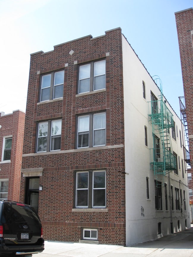 3214 46th St in Long Island City, NY - Building Photo - Building Photo