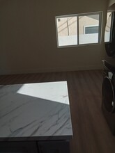 1164 E Adams Blvd in Los Angeles, CA - Building Photo - Building Photo