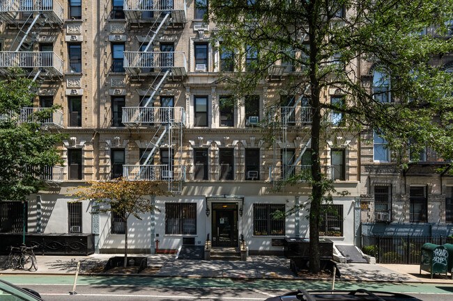 321 E 12th St in New York, NY - Building Photo - Building Photo