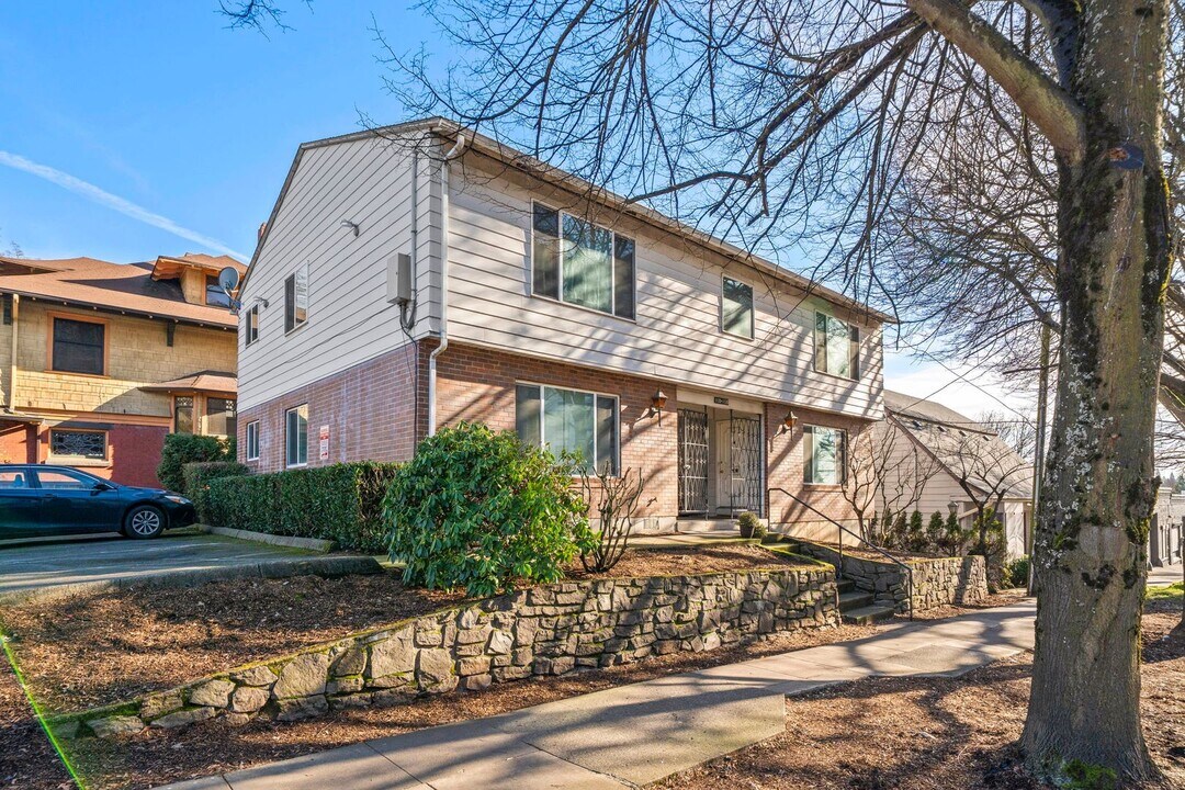 1124 NE 21st Ave in Portland, OR - Building Photo