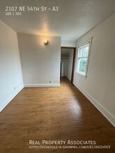 2107 NE 54th St in Seattle, WA - Building Photo - Building Photo