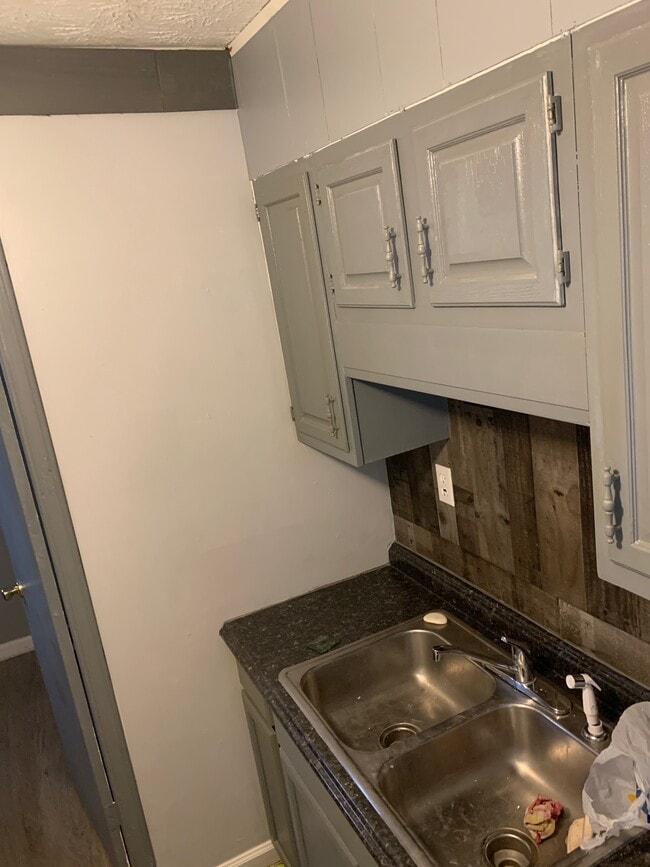 942 12th Ave, Unit 1 in Huntington, WV - Building Photo - Building Photo