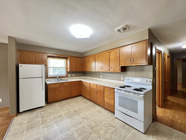 290 Orchard Dr in Oregon, WI - Building Photo - Building Photo