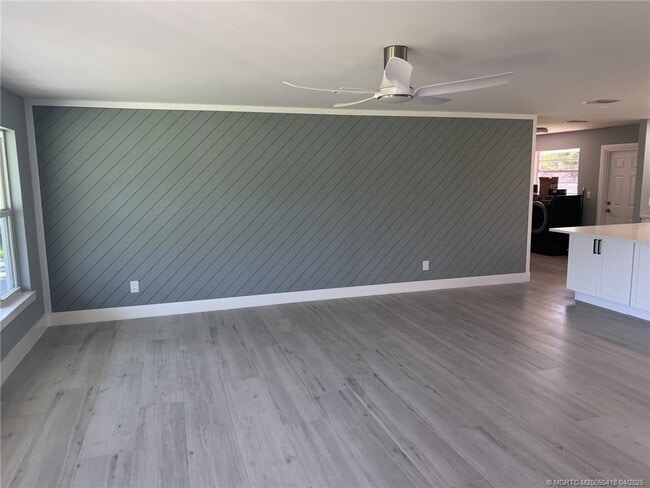 property at 652 NW Sunset Dr