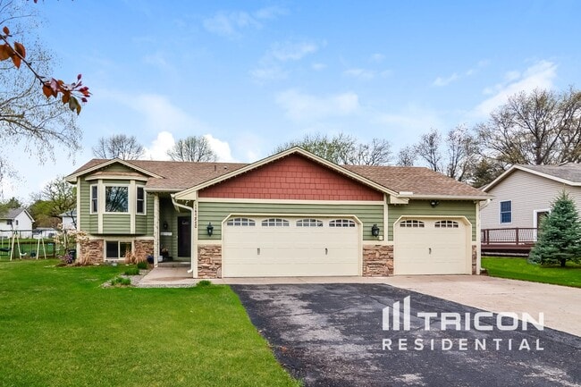 property at 14358 Bluebird St NW