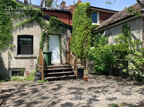 214 John St N in Hamilton, ON - Building Photo - Building Photo