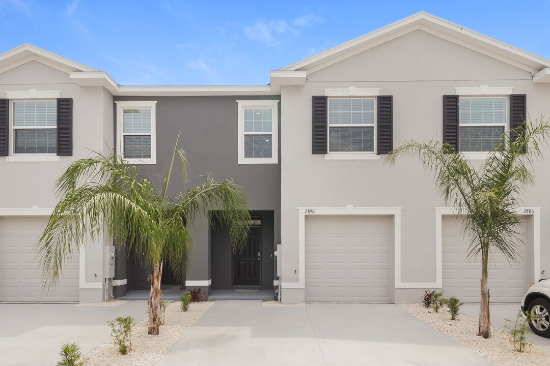 2894 Peony Pr Ln in Wesley Chapel, FL - Building Photo