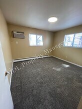 2215 Weiss St in Saginaw, MI - Foto de edificio - Building Photo