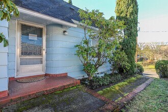930 SE 53rd Ave in Portland, OR - Building Photo - Building Photo