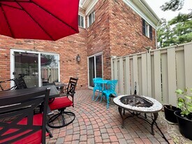 1760 Trailwood Path in Bloomfield Hills, MI - Building Photo