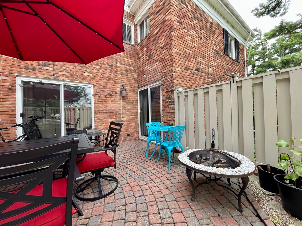 1760 Trailwood Path in Bloomfield Hills, MI - Foto de edificio