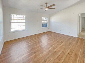 11914 Kingslake Forest Dr in Houston, TX - Building Photo - Building Photo