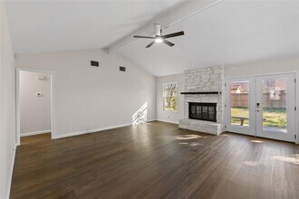 903 E Logan St in Round Rock, TX - Building Photo - Building Photo