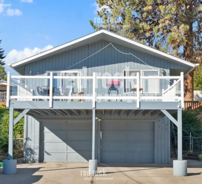 property at 820 S Liberty Dr