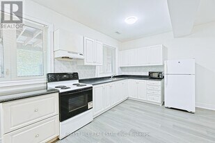 61 Fairchild Ave in Toronto, ON - Building Photo