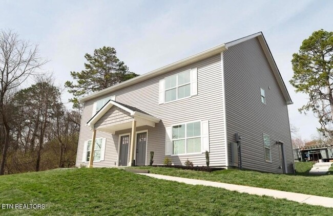 1623 Francis Rd in Knoxville, TN - Foto de edificio - Building Photo