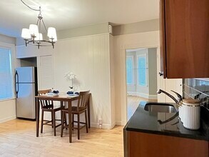 128 Chestnut St in Brookline, MA - Building Photo - Building Photo