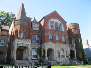 The Historic Georgia Row House in Omaha, NE - Foto de edificio - Building Photo