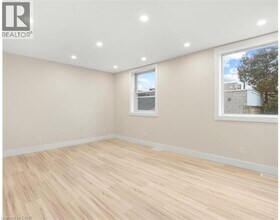 264 Thayer Ave in Hamilton, ON - Building Photo - Building Photo