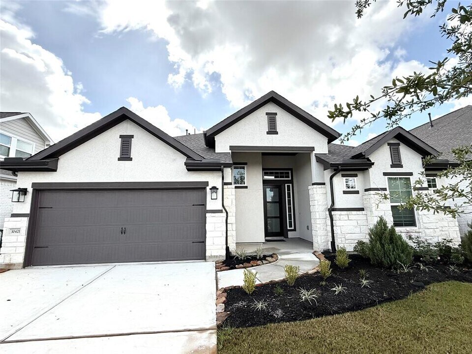 30421 Zoysia Pt Ln in Fulshear, TX - Building Photo