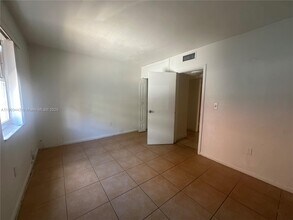 1851 NE 168th St in North Miami Beach, FL - Building Photo - Building Photo