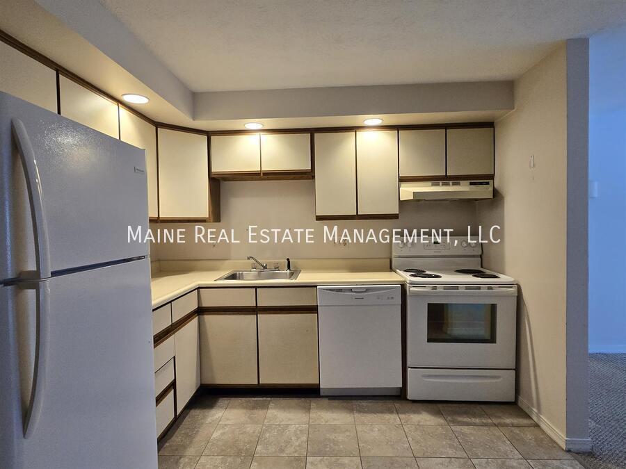 20 Tall Pines Dr in Lewiston, ME - Building Photo