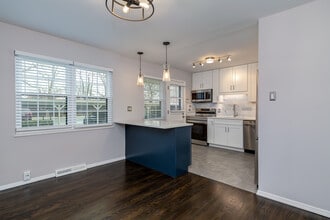 235 W Washington Ave in Kirkwood, MO - Building Photo - Building Photo