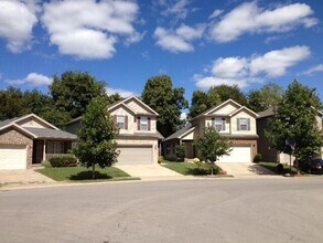 737 Pioneer Ln in Lexington, KY - Building Photo - Building Photo