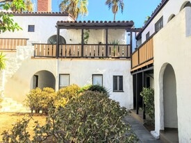 Windsor Court in Glendale, CA - Building Photo