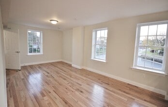 37 Pine St, Unit 4 in Oxford, PA - Building Photo - Building Photo
