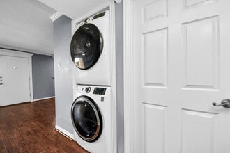 1529 Wirt Rd in Houston, TX - Building Photo - Building Photo