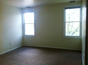 537 Greenfield Ave, Unit 2 in Pittsburgh, PA - Foto de edificio - Building Photo