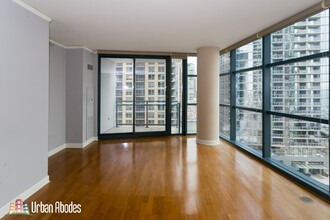 201 N Westshore Dr, Unit J03P in Chicago, IL - Foto de edificio - Building Photo