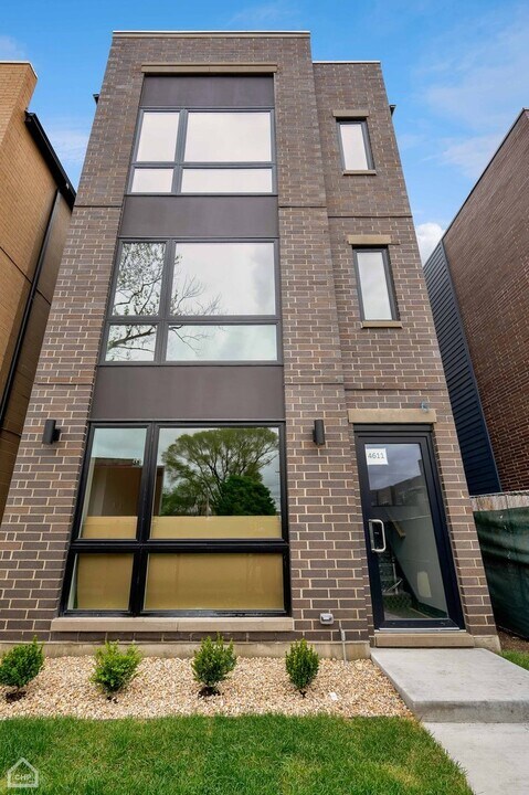 4605 S St Lawrence Ave in Chicago, IL - Building Photo