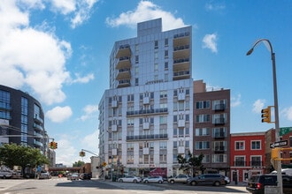 1050 Jackson Ave in Long Island City, NY - Building Photo - Building Photo