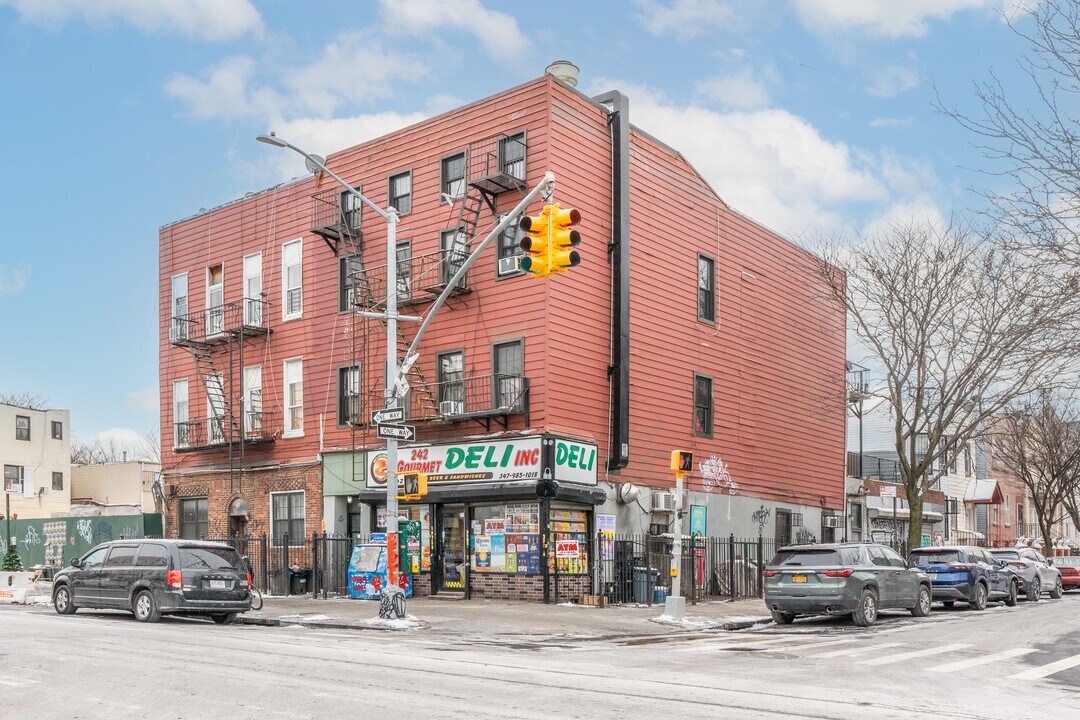 242 Central Ave in Brooklyn, NY - Foto de edificio