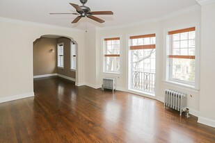 4838 N Paulina St, Unit 4838-2E in Chicago, IL - Building Photo