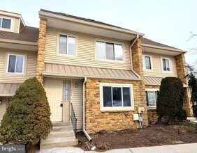 306 Paddock Dr in Chesterbrook, PA - Building Photo - Building Photo