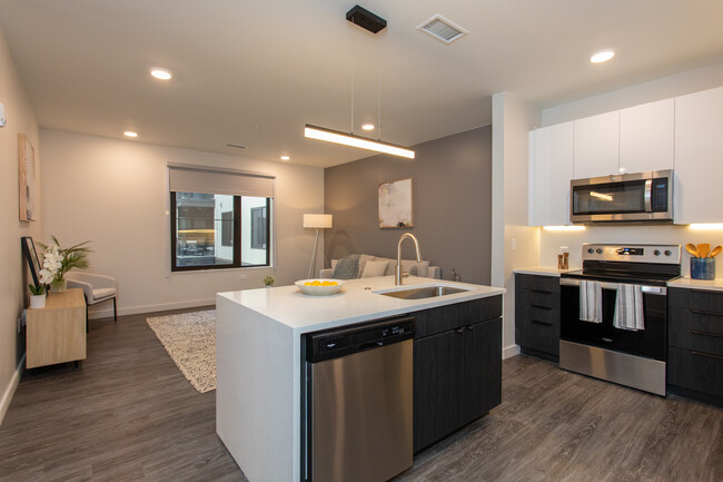 Oxford Vista in Englewood, CO - Building Photo - Interior Photo