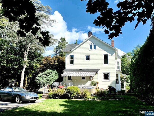 55 Sheridan Ave in Ho Ho Kus, NJ - Building Photo - Building Photo